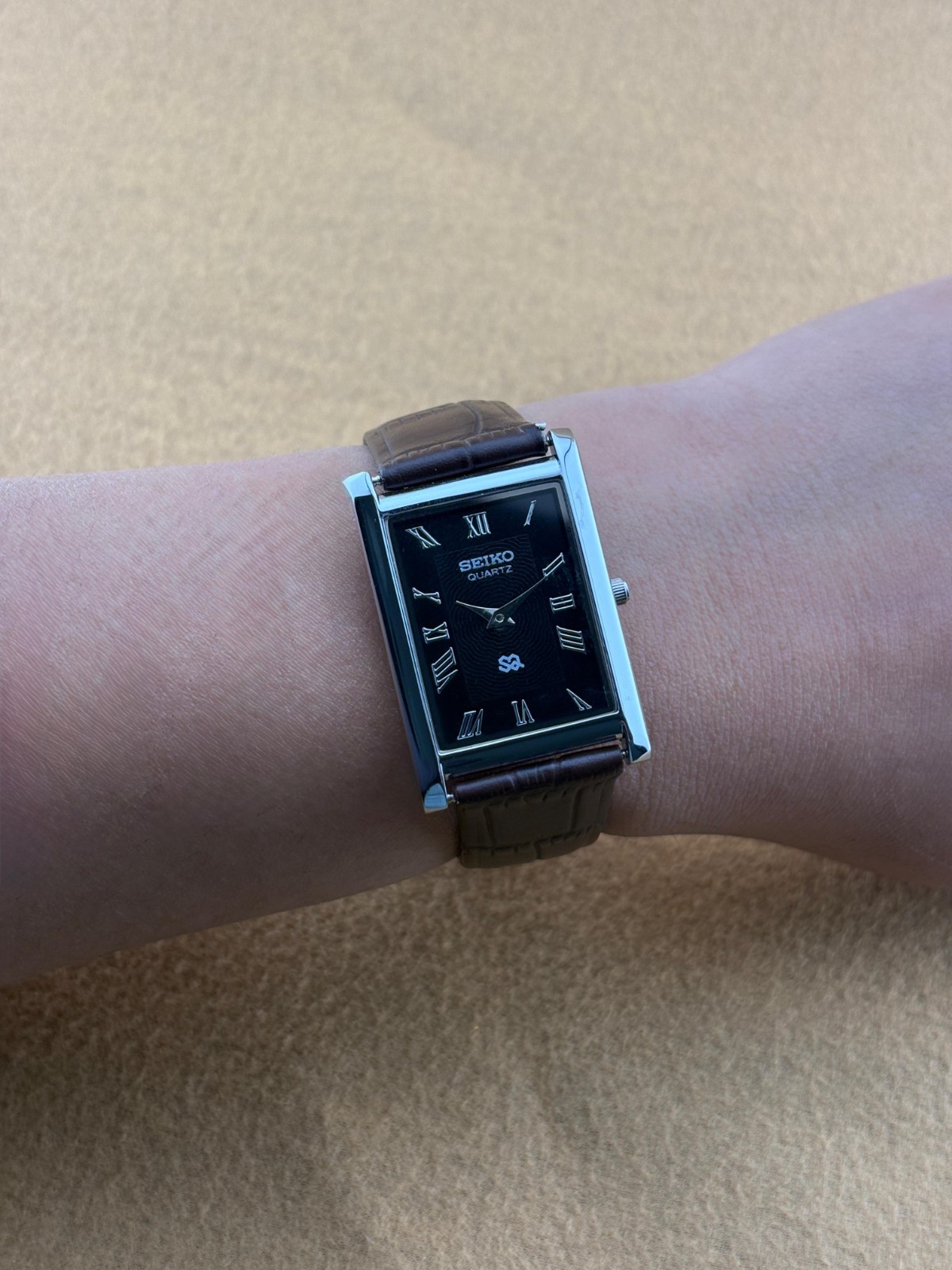 RARE BLACK SILVER Vintage Seiko Slim Quartz men’s Wristwatch-dark brown strap