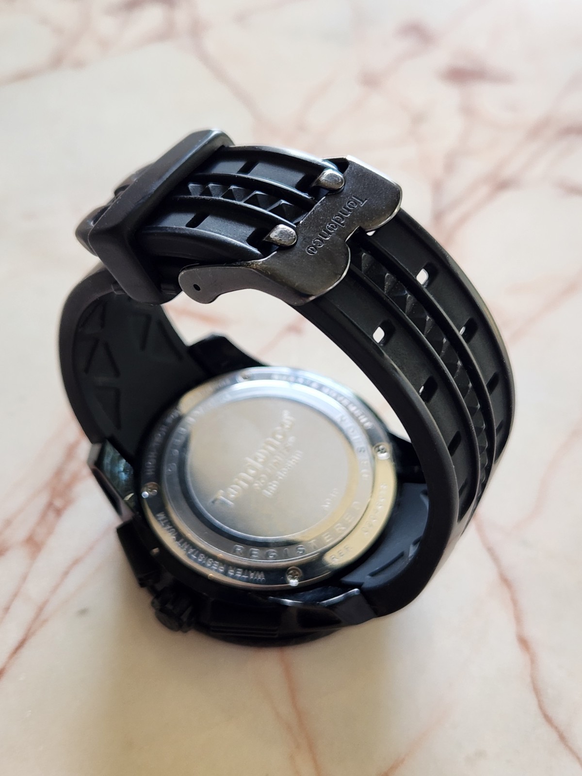 Tendence Round Gulliver 02046018 – 50mm Bold Black & Red Chronograph Used