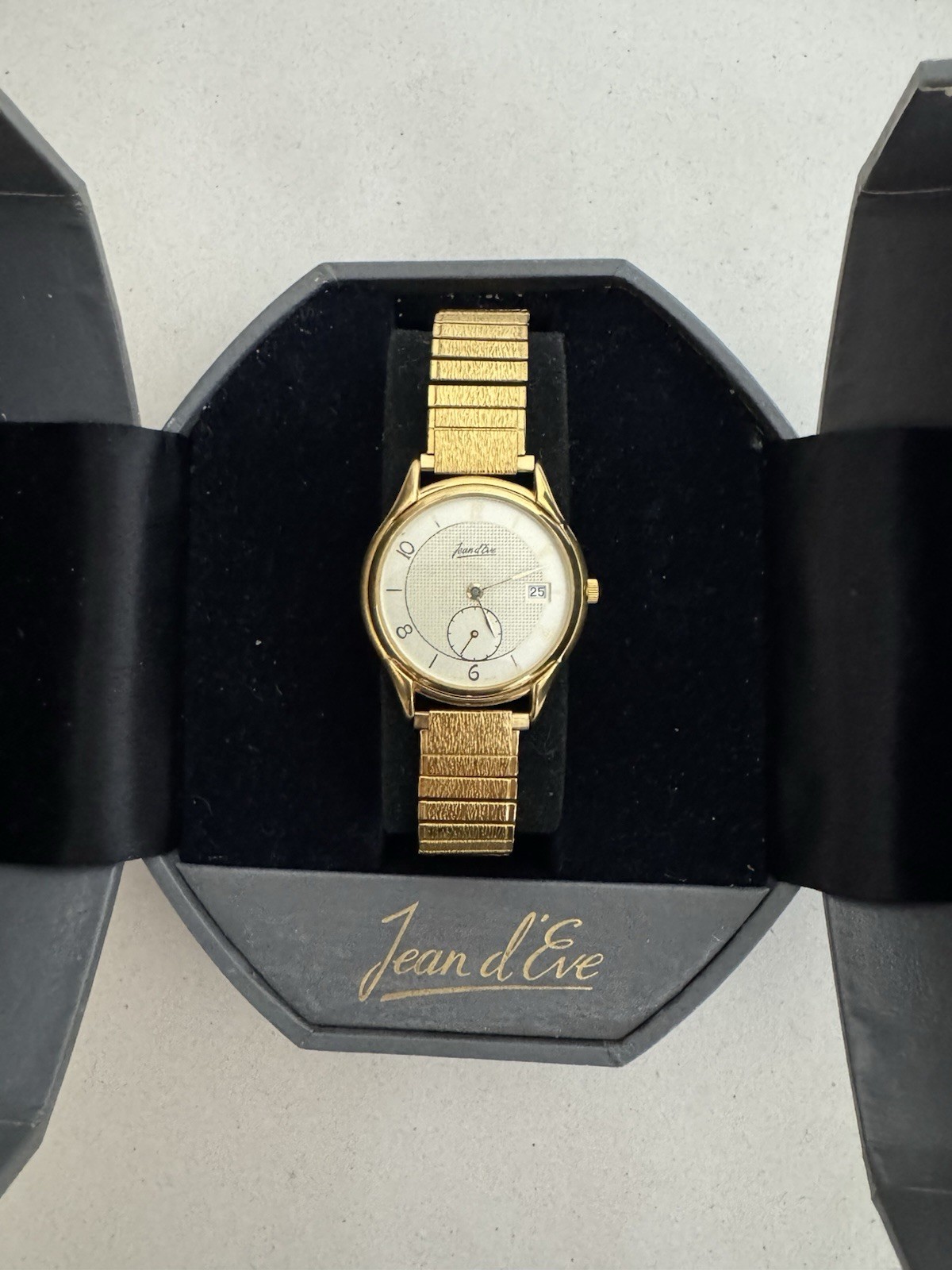 Women’s Jean d’ Eve Quartz Swiss Made Watch 911751 Gold Tone New Battery