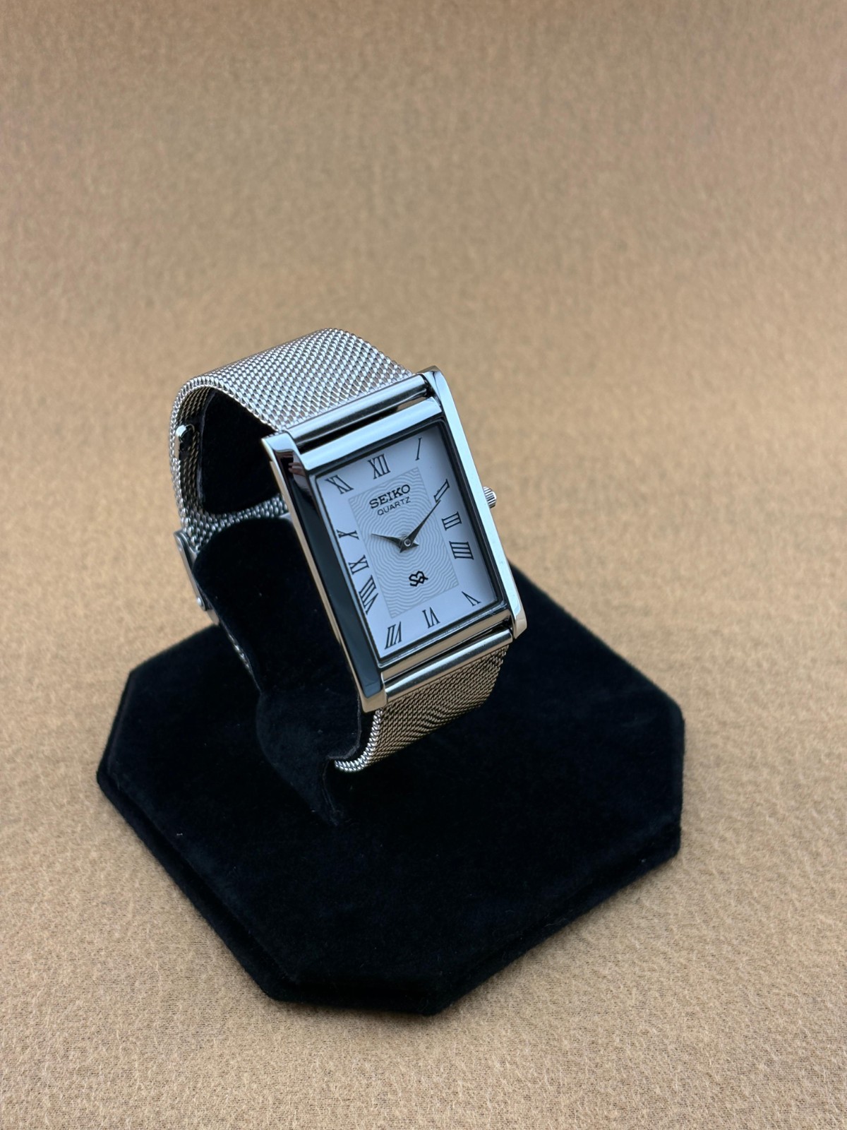 WHITE DIAL Vintage Seiko Slim Quartz men’s Wrist Watch