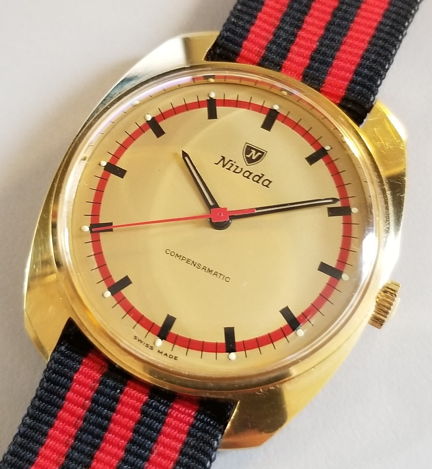 NIVADA COMPENSAMATIC 36058 SWISS NOS VINTAGE RARE 34 MM WIND UP MEN’S WATCH