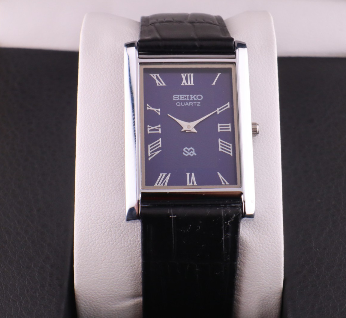 Vintage Seiko Slim Quartz Men’s Wrist Watch Blue Dial with Black Strap.