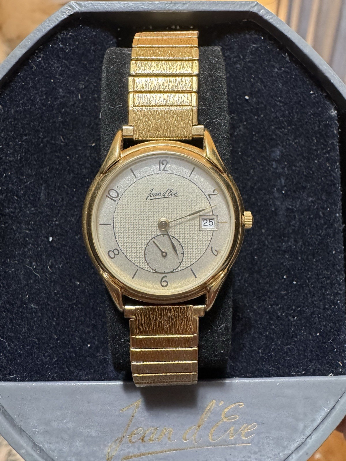 Women’s Jean d’ Eve Quartz Swiss Made Watch 911751 Gold Tone New Battery