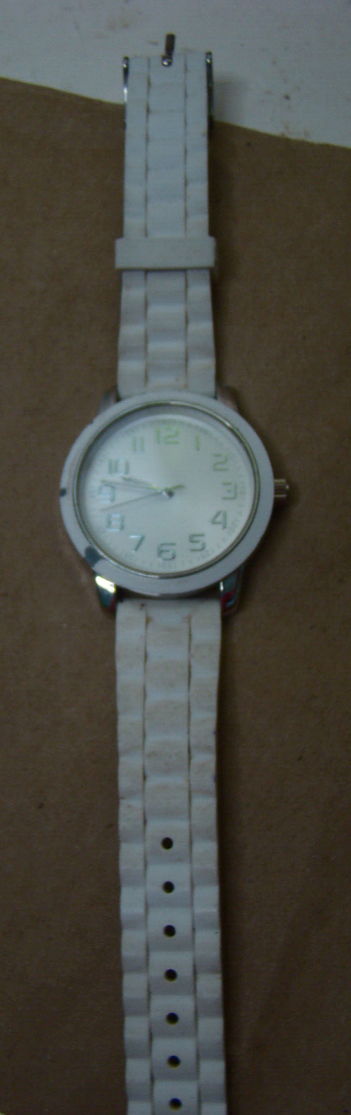 Xhilaration Unisex Men’s Women’s Sporty Watch with White Silicone Band