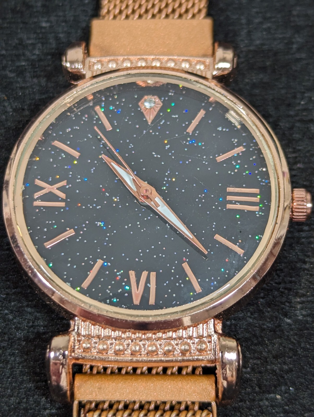 Womans Black Stary Dial Gold Tone Round Case Mesh Band Watch 8.5 Inch