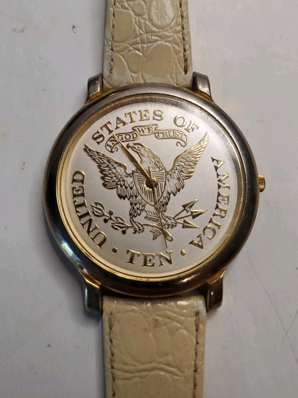 United States Of America Watch Women Gold Tone Gold Dial Ten ~New Battery~