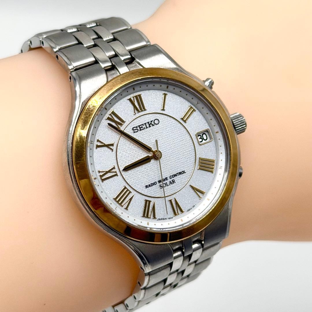 Seiko 7B22-0AM0 Radio Wave Solar Watch Roman Numerals Gold Silver Japan 071239