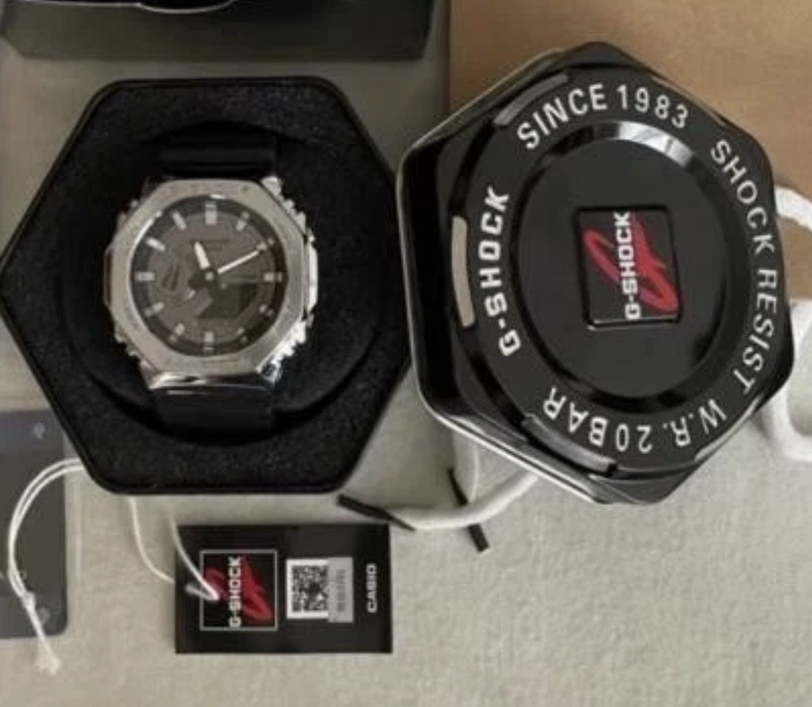 *BRAND NEW* Casio G-Shock Steel Silver-tone Dial Resin Men’s Watch GM2100-1ASW