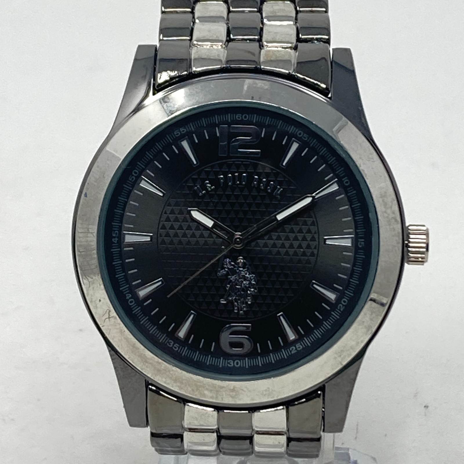 US Polo Assn Men’s Watch 44mm Silver Tone Black Textured Dial New Battery 8″
