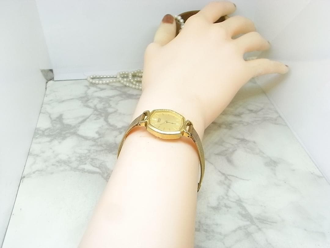 Vintage SEIKO Octagon Ladies Quartz Watch Gold Dial