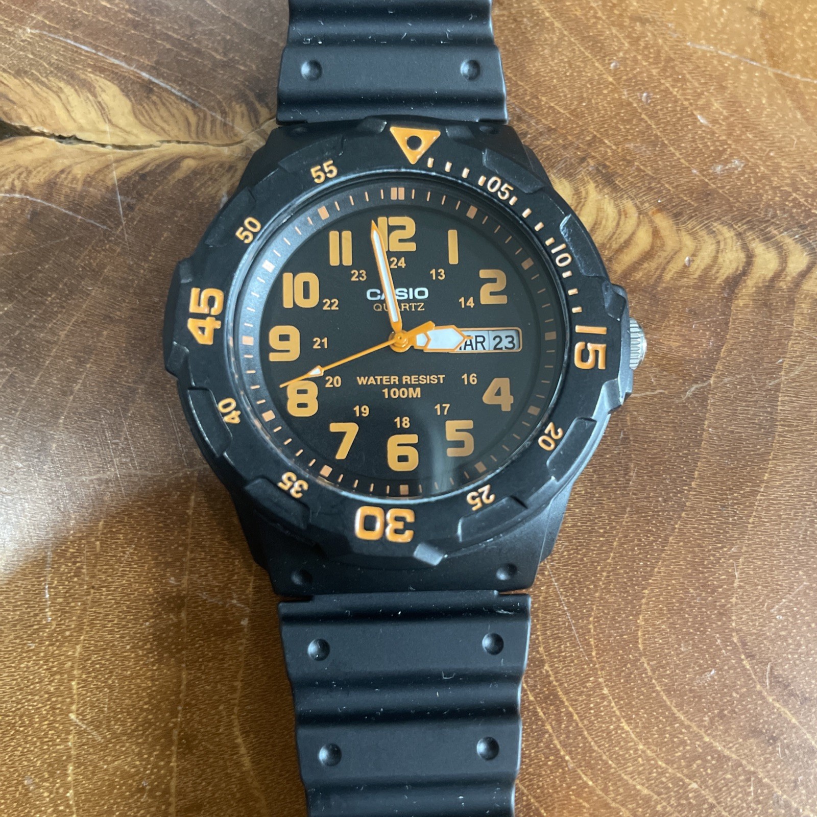 Casio 5125 MRW200H Analog Men’s Watch Spanish And English Date