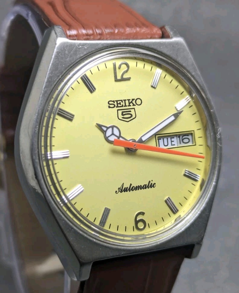 Vintage Seiko 5 automatic Day Date Movement No.6309A Japan made men’s watch.
