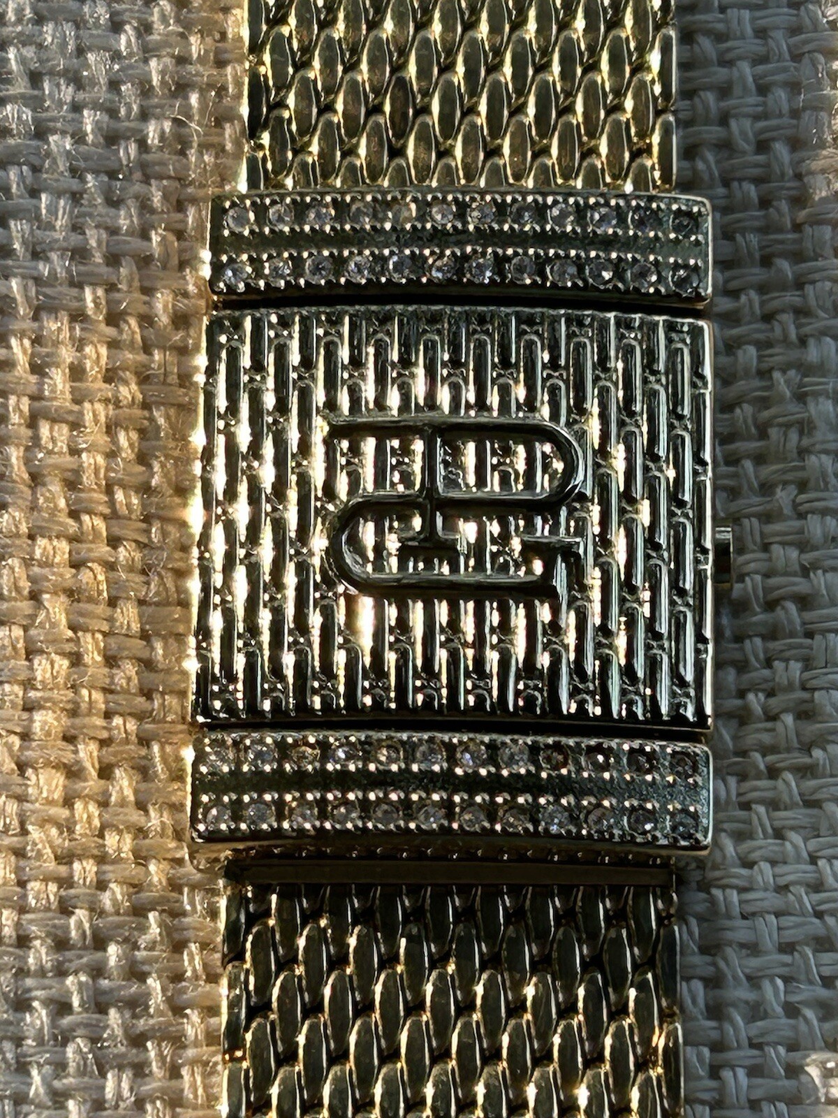 Paolo Gucci Flip Top & Crystal Gold Mesh Bracelet Watch women’s 8.24″