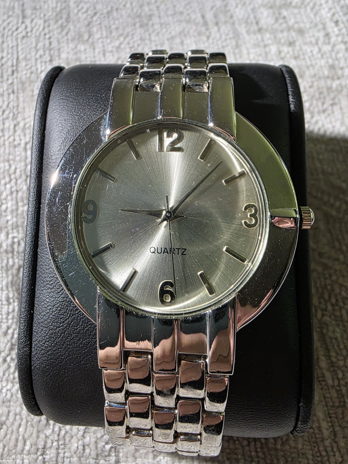 Mens Quartz Silver Tone 42mm Quartz Watch New Battery Size 7.5-8