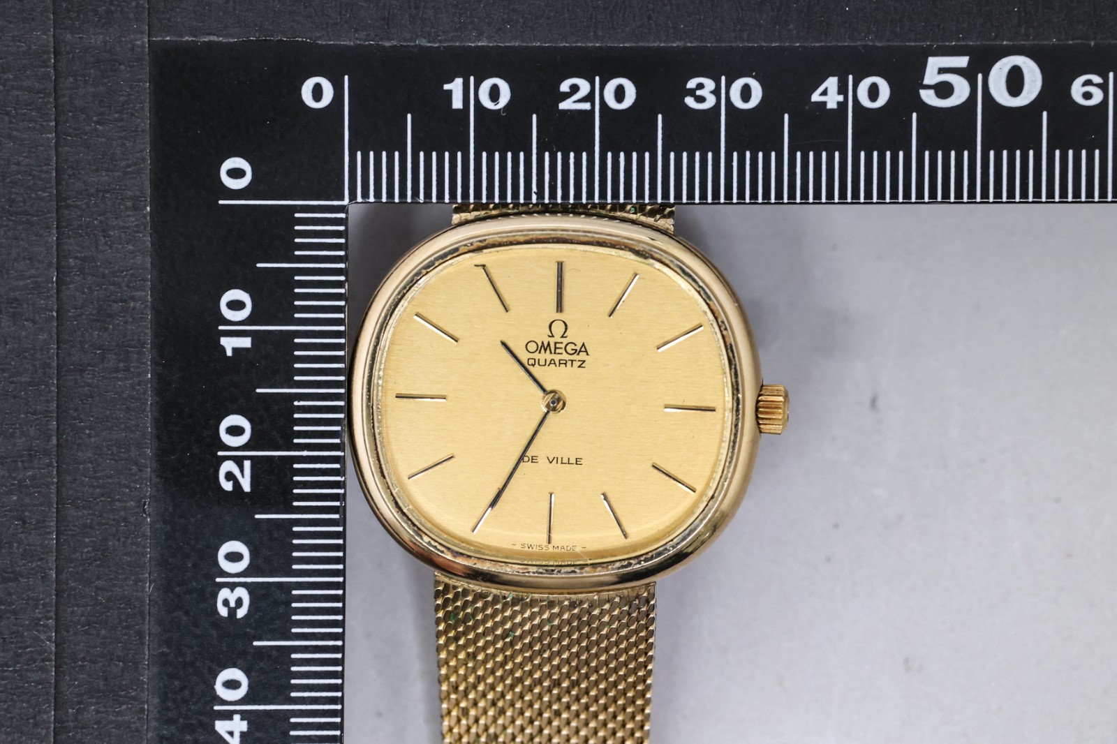 READ *Vintage 1977* OMEGA De Ville Cal.1330 Quartz Push Crown Gold Oval 33mm Men
