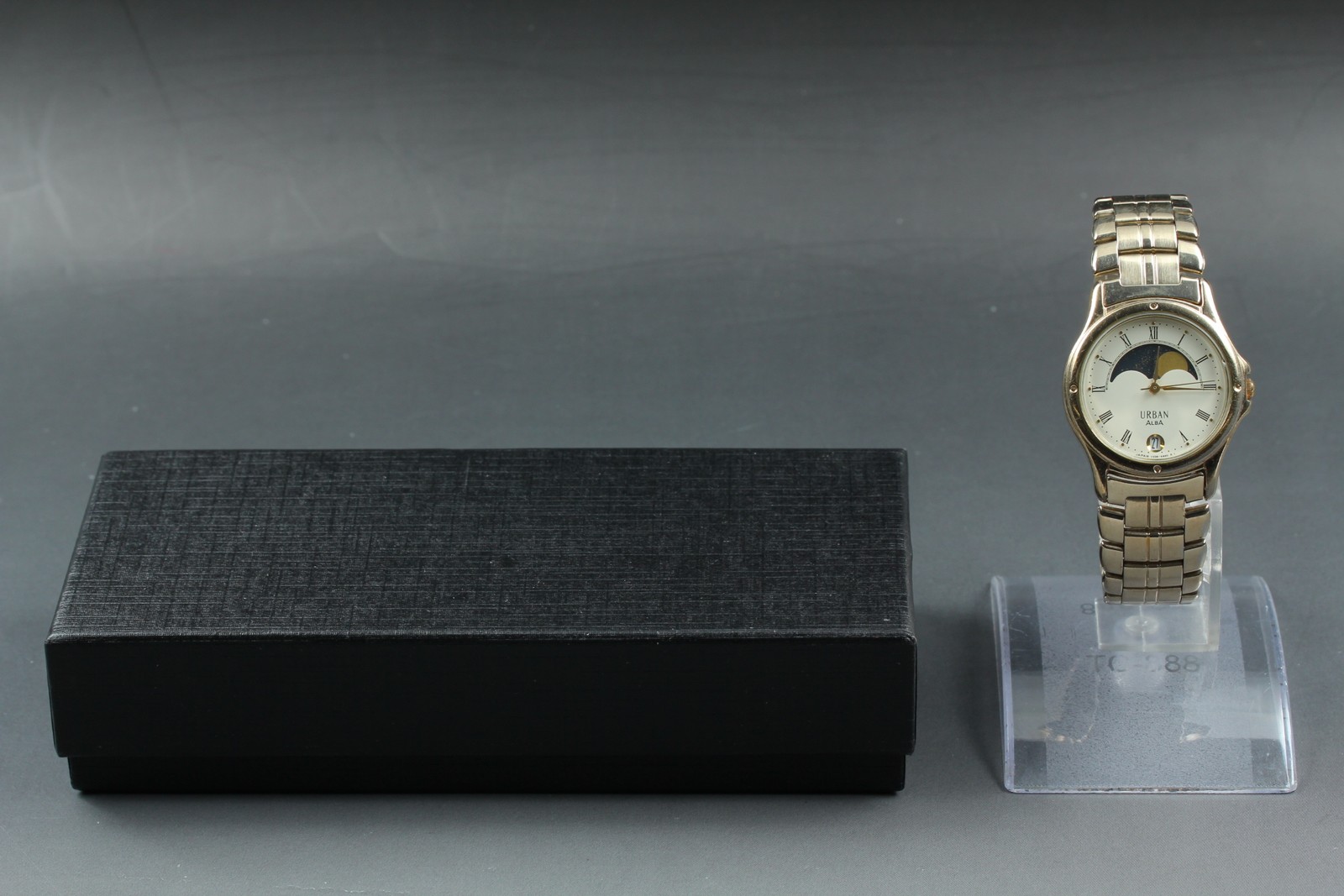 Vintage 1992 Exc+5 Seiko Alba V338-6B40 Gold Moon Phase Date 32mm Qz Men’s Watch