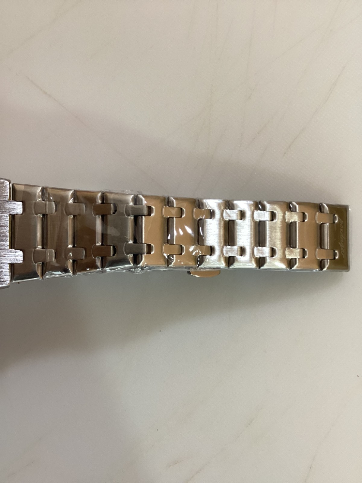 LUXURY STYLED GENTS BRACELET WRISTWATCH. 42 cms DIA. LOOK LIKE A MILLIONAIRE.
