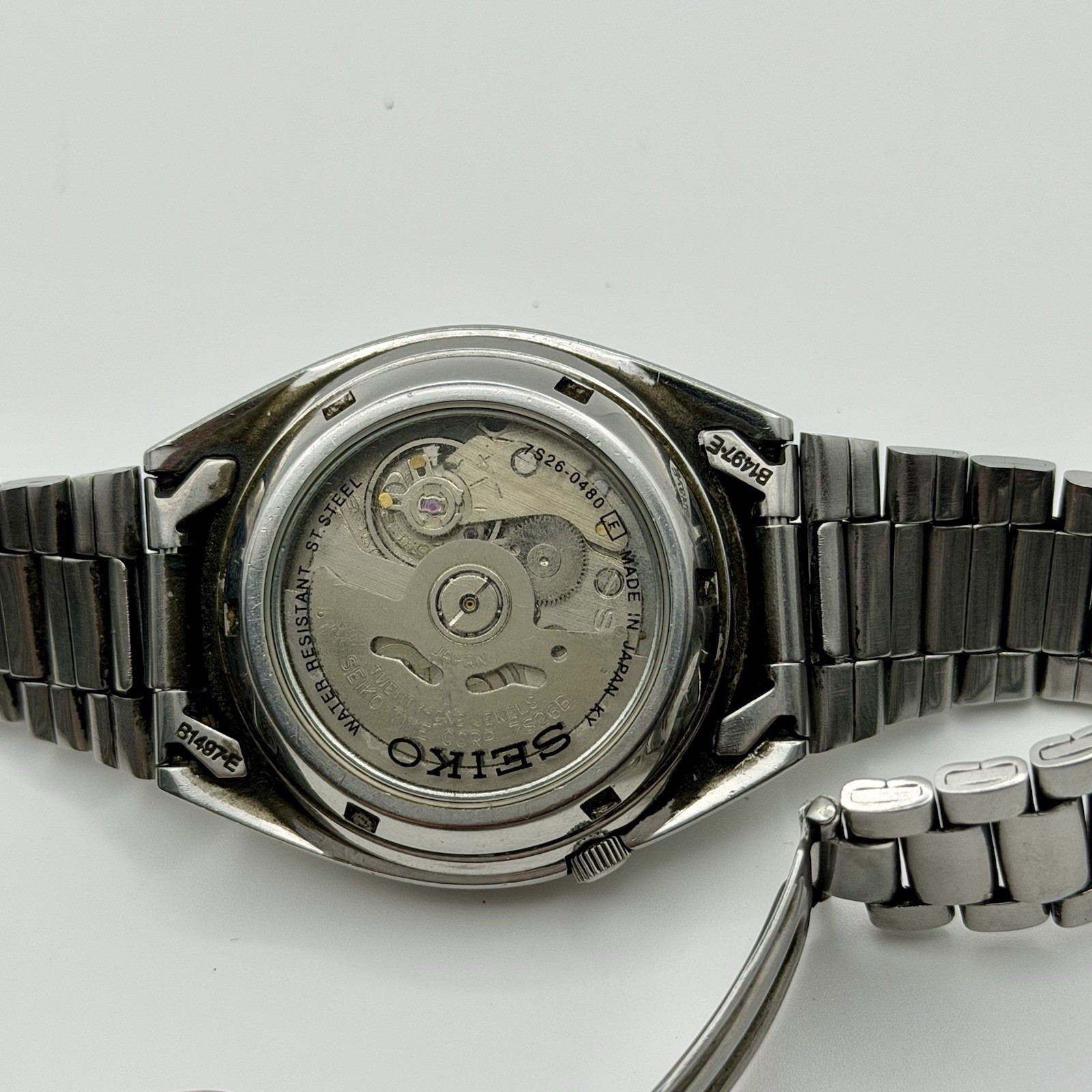 Seiko 5 Automatic Vintage Men’s watch 7S26-0480, golden dial with a 21-jewel