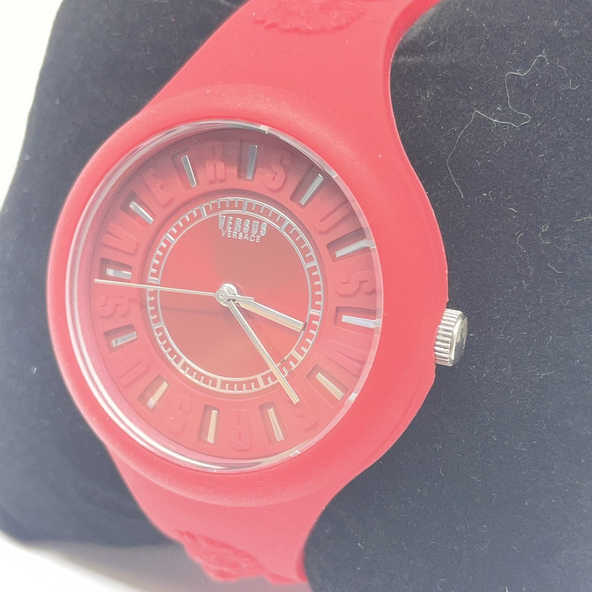 VERSACE RED SILICONE QUARTZ WATCH W BOX BOOKLET (CMP127194)