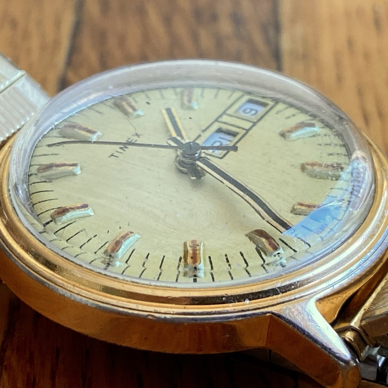 1976 Timex Mercury Day/Date Men’s 35mm Vintage Mechanical Watch Gold Tone