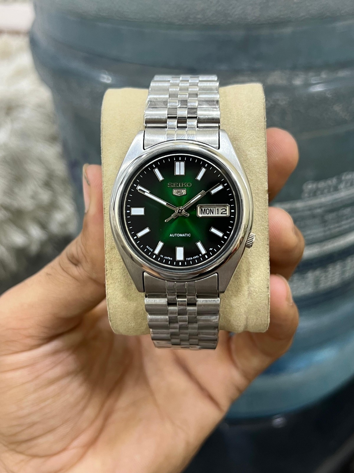 Seiko 5 Automatic Green and Black Dial Mens Watch Japan Made 7009