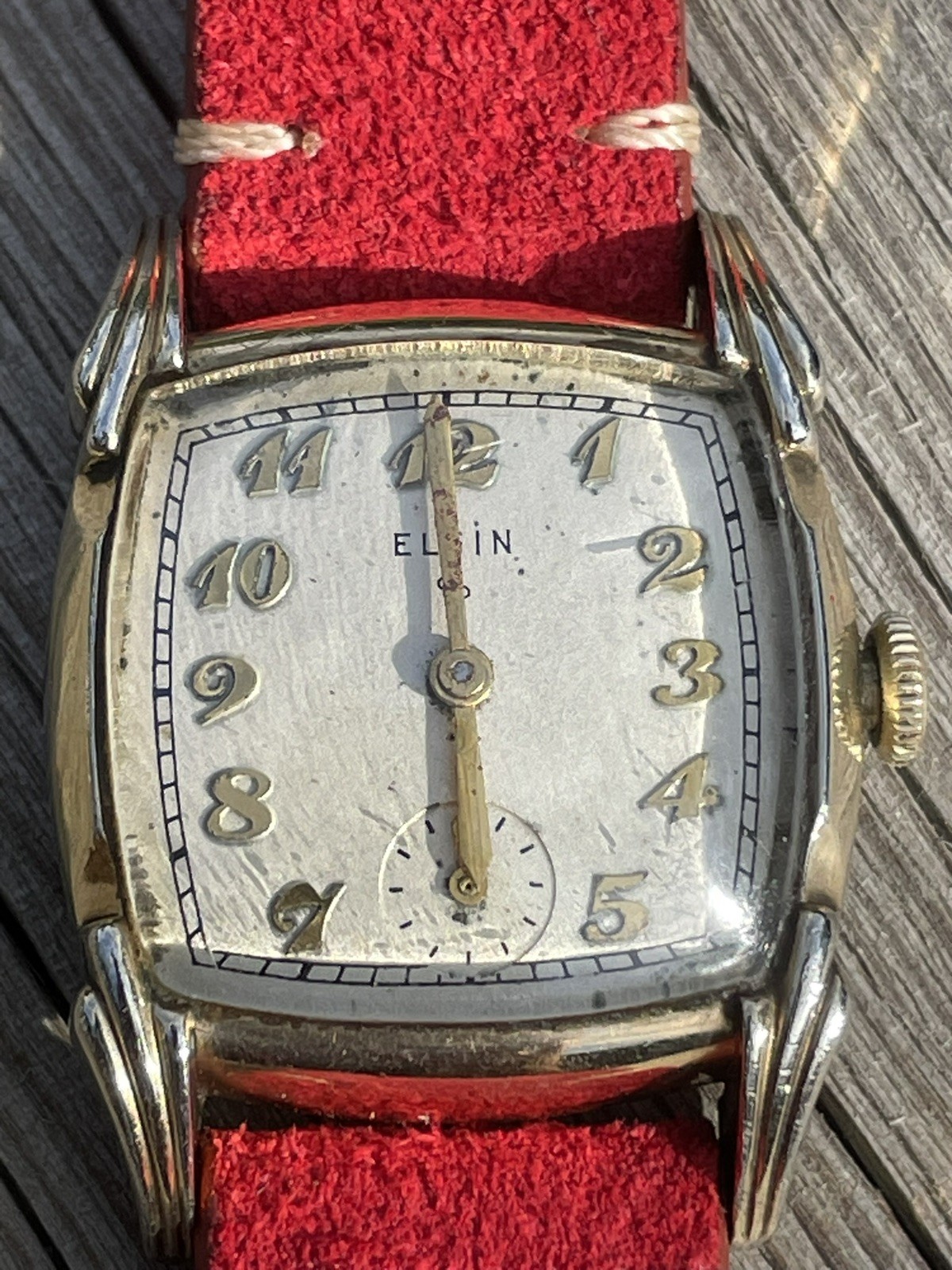 1940’s Men’s Vintage Elgin Tonneau Elgin Cal. 554 Manual Wind 15 Jewels Running