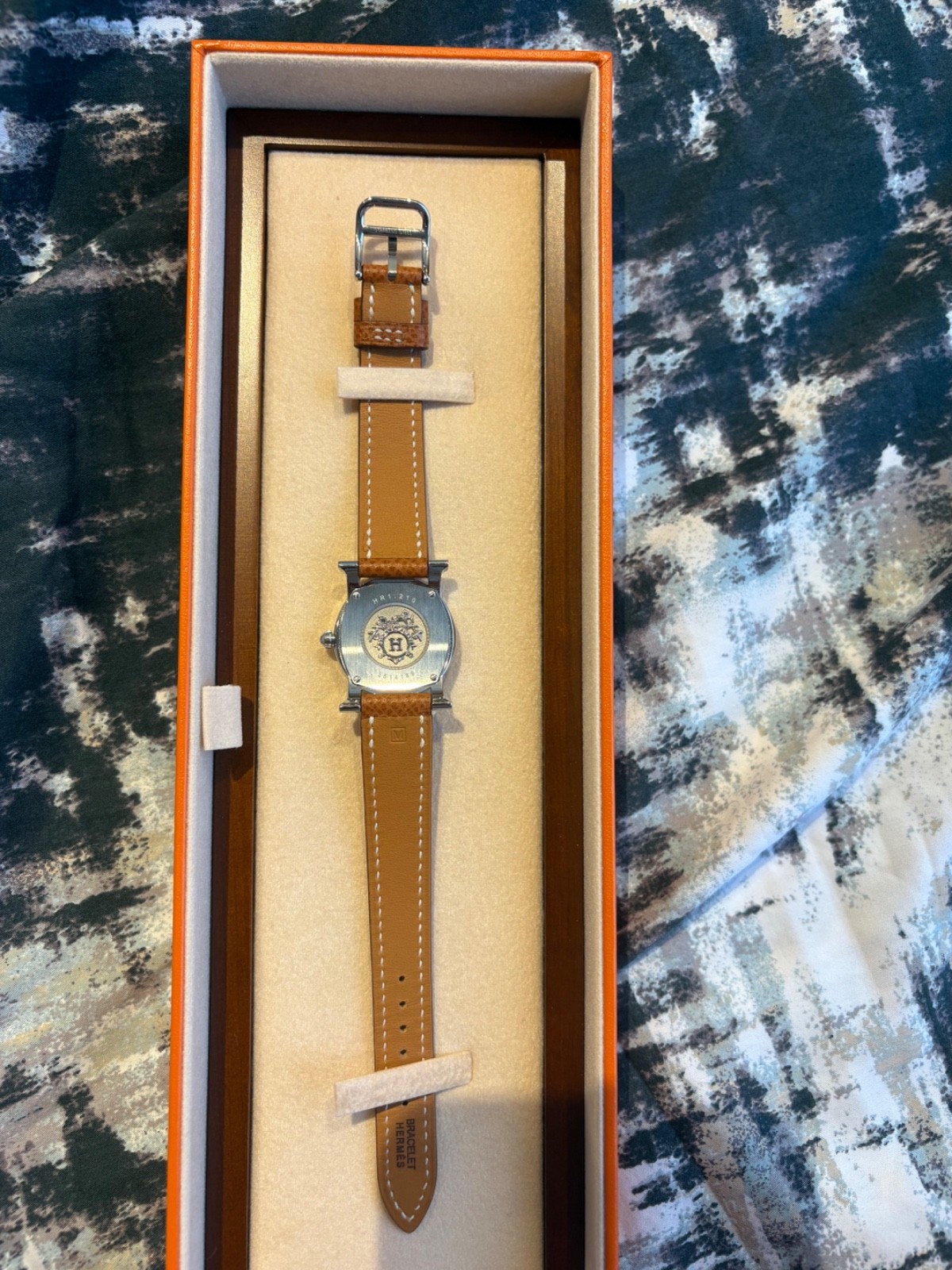Hermes H Ronde HR1.210 Stainless Steel Watch with Gold Epsom Strap – Full Set
