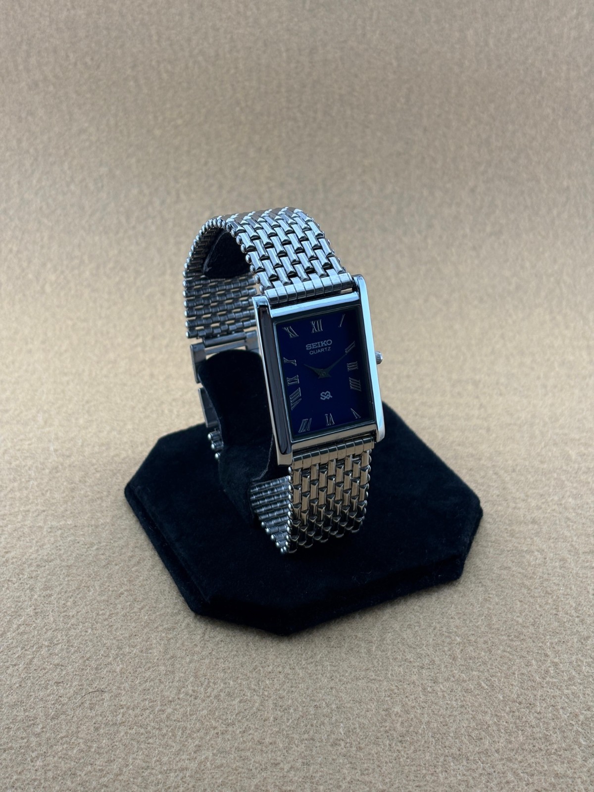RARE BLUE SILVER Vintage Seiko Slim Quartz Men’s Wrist Watch
