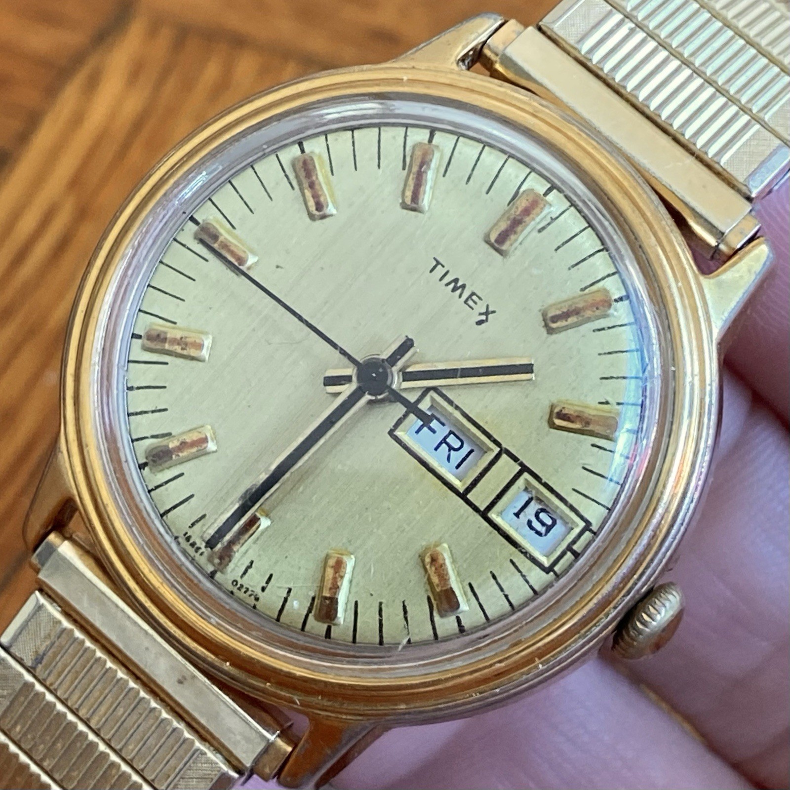 1976 Timex Mercury Day/Date Men’s 35mm Vintage Mechanical Watch Gold Tone