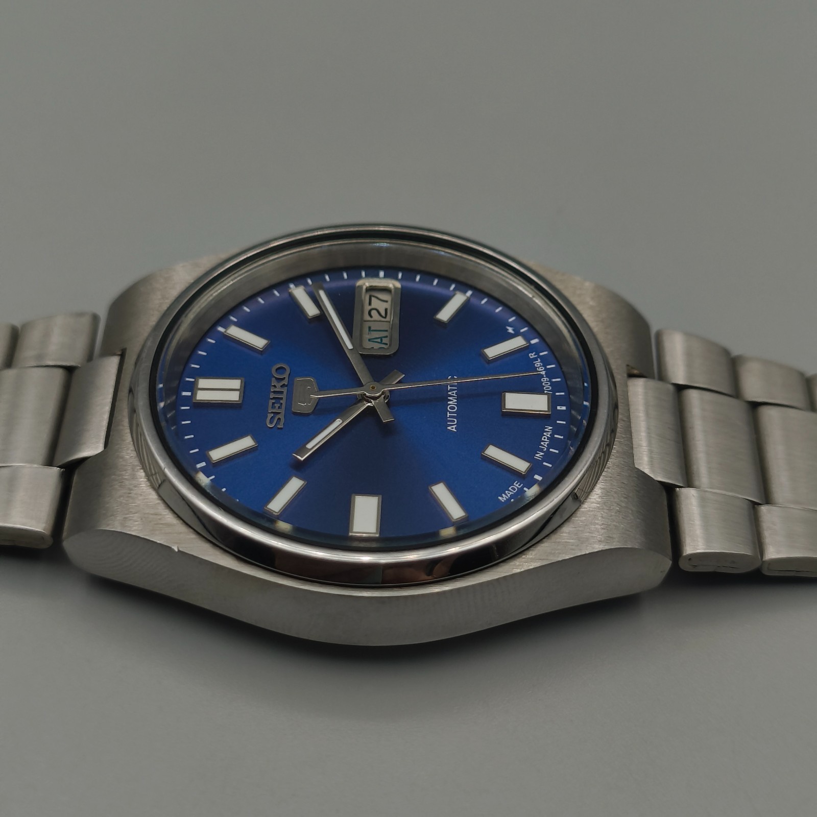 Vintage Seiko 5 Automatic 7009 Blue Dial StainlessSteel DayDate Mens Watch Japan
