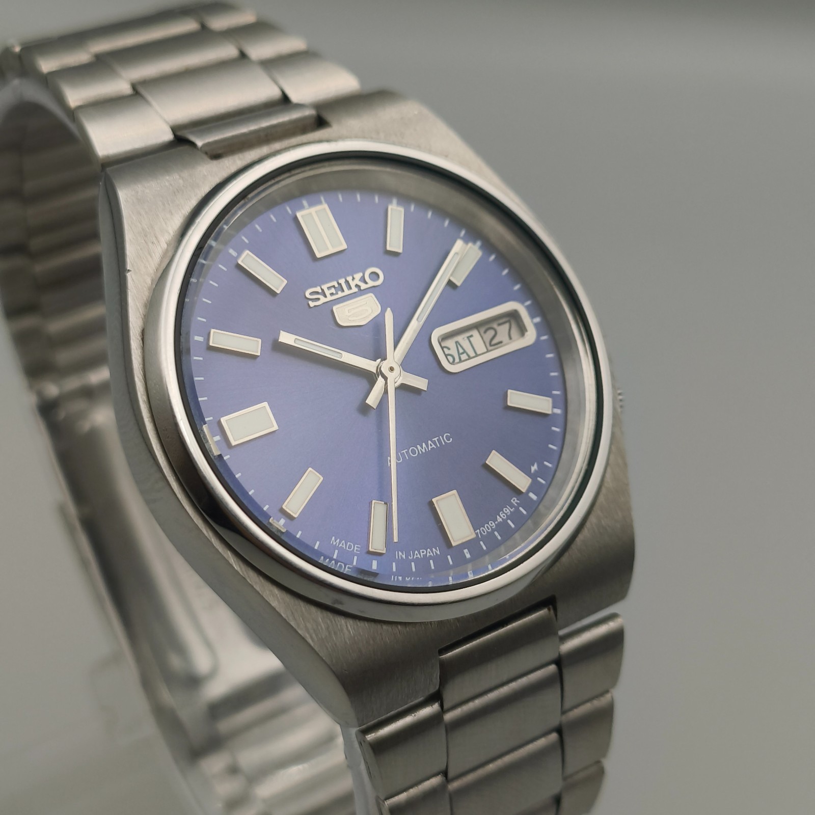 Vintage Seiko 5 Automatic 7009 Blue Dial StainlessSteel DayDate Mens Watch Japan