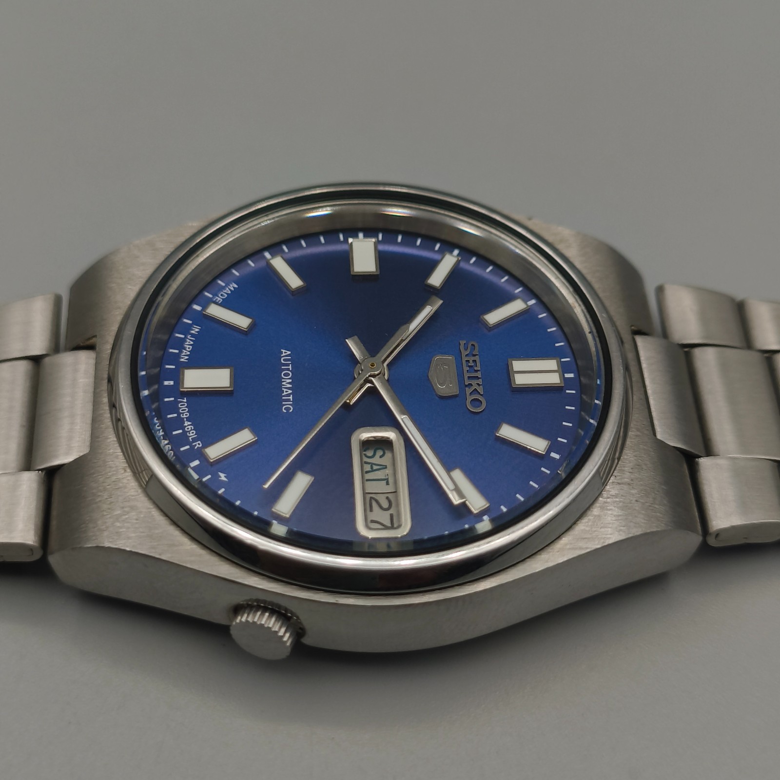 Vintage Seiko 5 Automatic 7009 Blue Dial StainlessSteel DayDate Mens Watch Japan