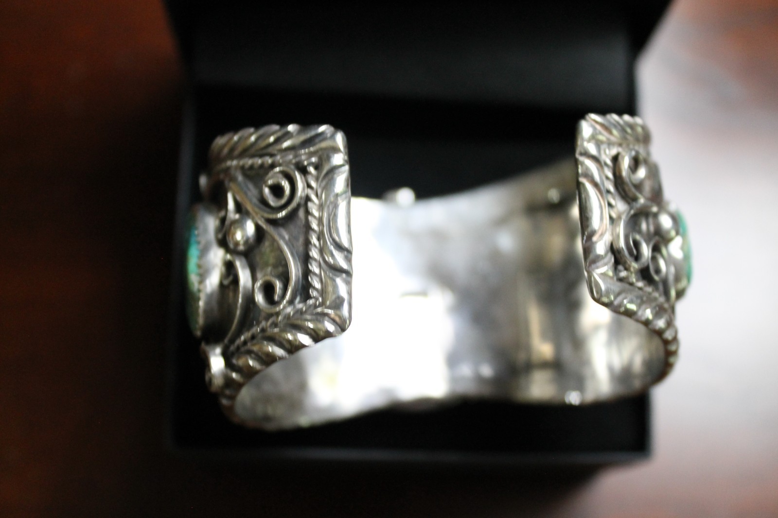 Silver & Turquoise Men’s Bracelet style Watch.