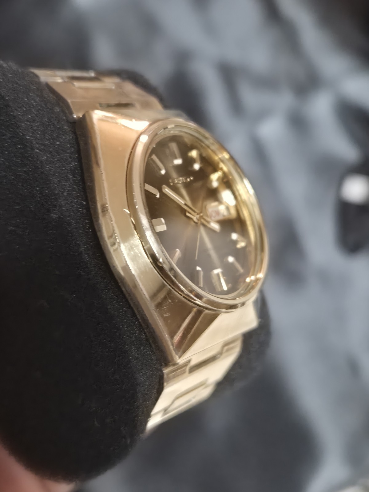 Seiko 7009-7009 Automatic 17J Day/Date Tigers Eye Sunburst Dial Bracelet