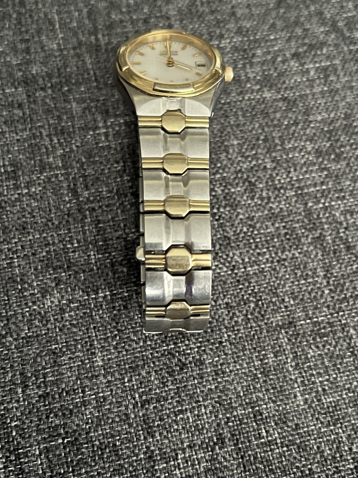 RUNNING LADIES CITIZEN E010-S008689 ECO-DRIVE WATCH w/ DATE FEATURE