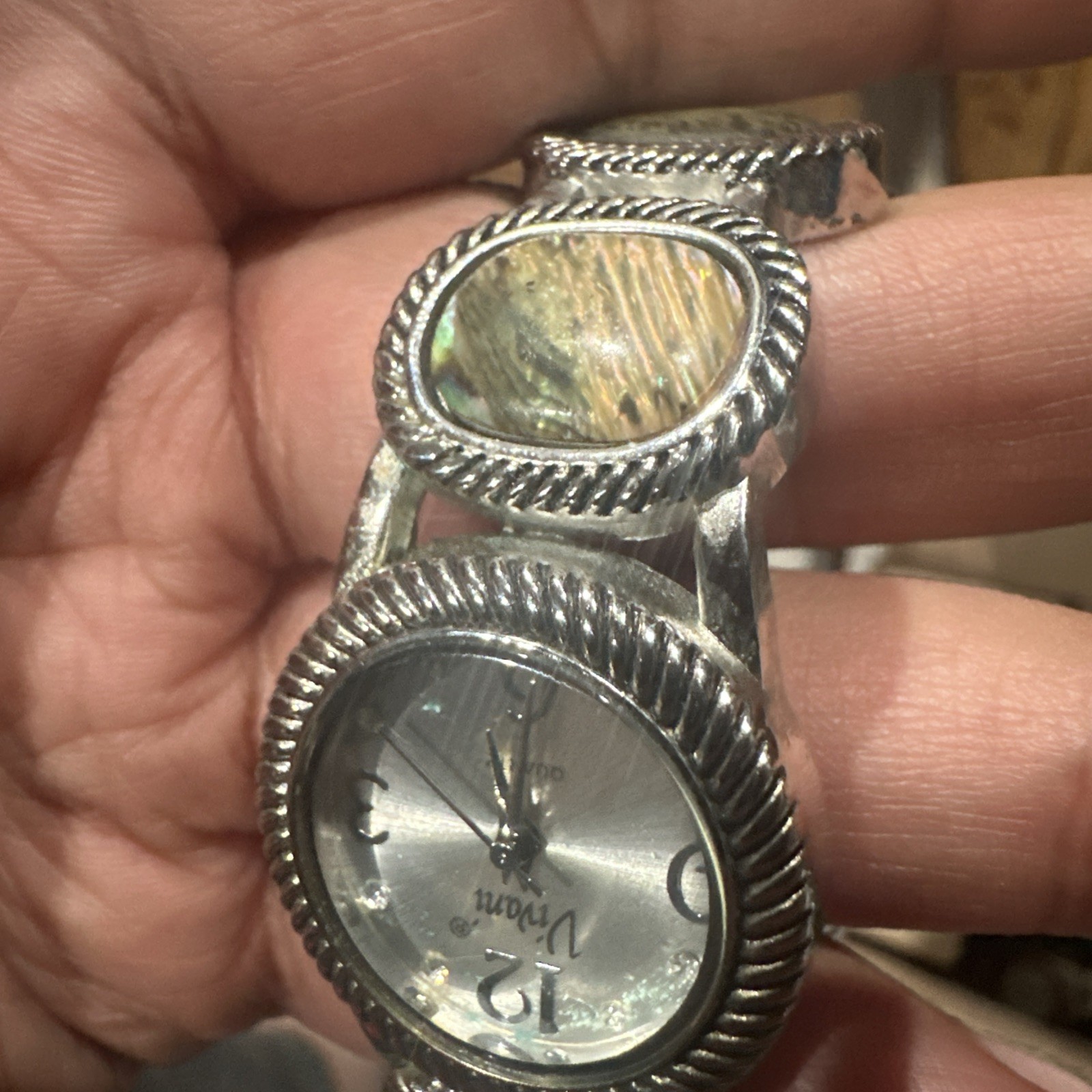 Vivani Ladies Fashion Gem Quartz Watch 25mm Round Silver Tone Bracelet Band Runs