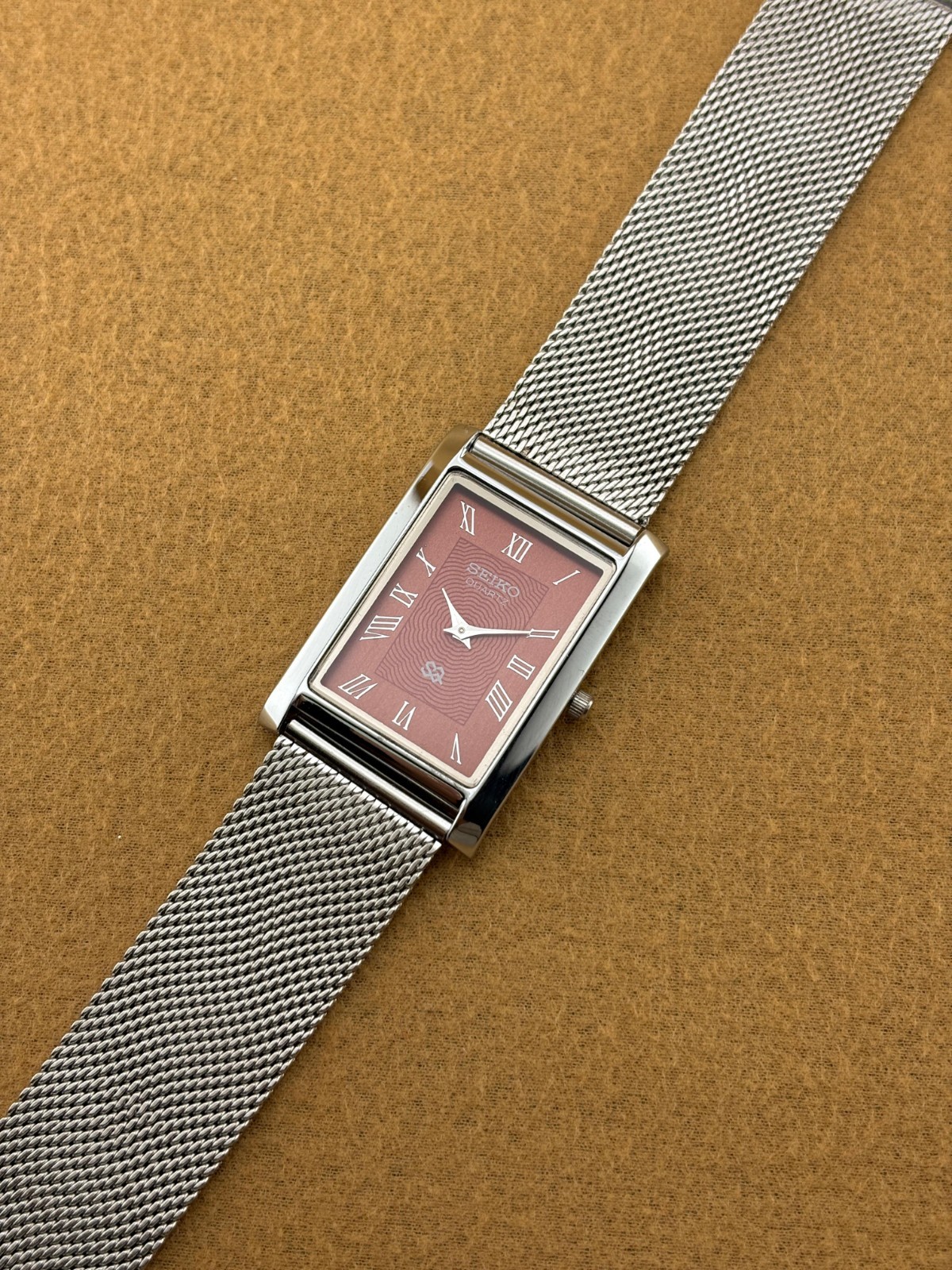 RARE RED SILVER Vintage Seiko Slim Quartz Men’s Wristwatch