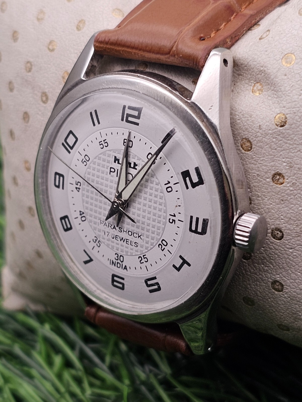 Beautiful Mens HMT Pilot Parashock Mechanical Wind 17J Watch White Dial