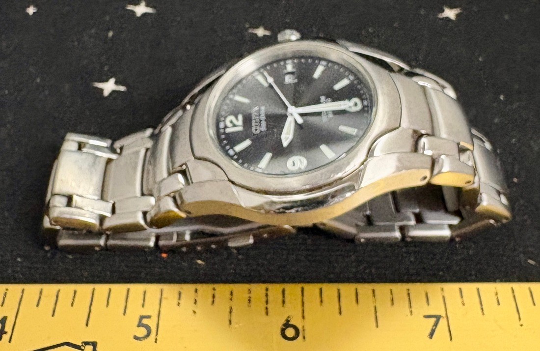 Vtg. Citzen Eco-Drive 391021302 Wrist Watch S-MP-N9 Titanium WR100 Japan works