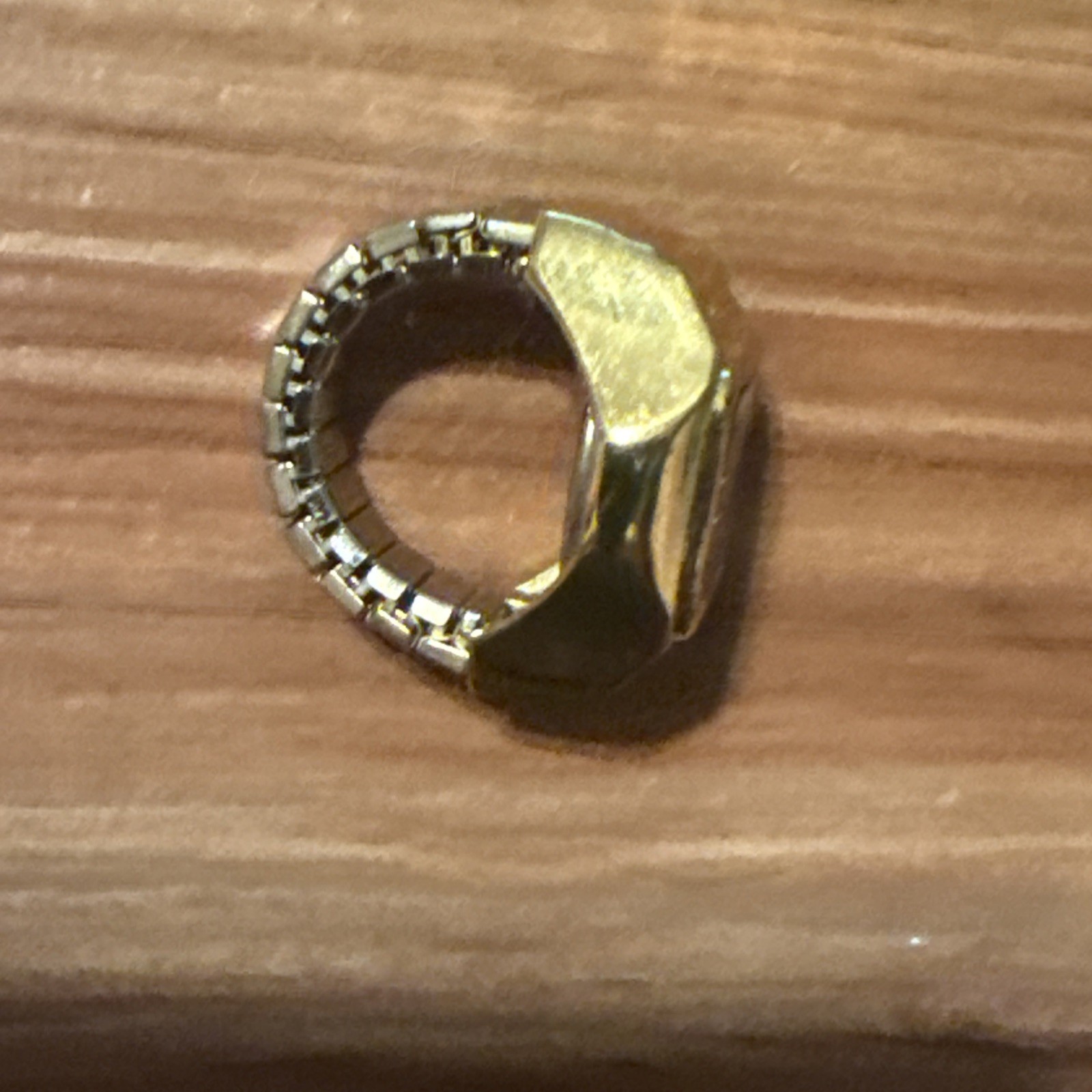 Gomia Yellow (Square Face) Ring Watch Needs Batteries
