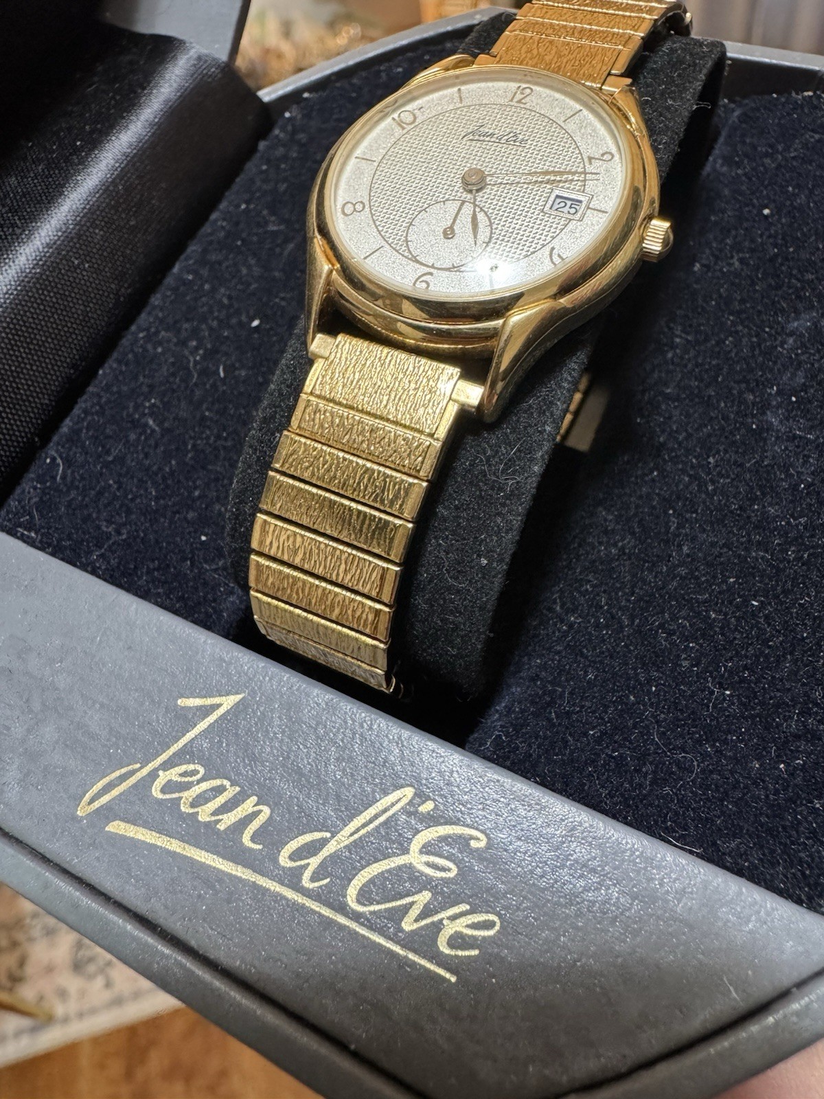 Women’s Jean d’ Eve Quartz Swiss Made Watch 911751 Gold Tone New Battery