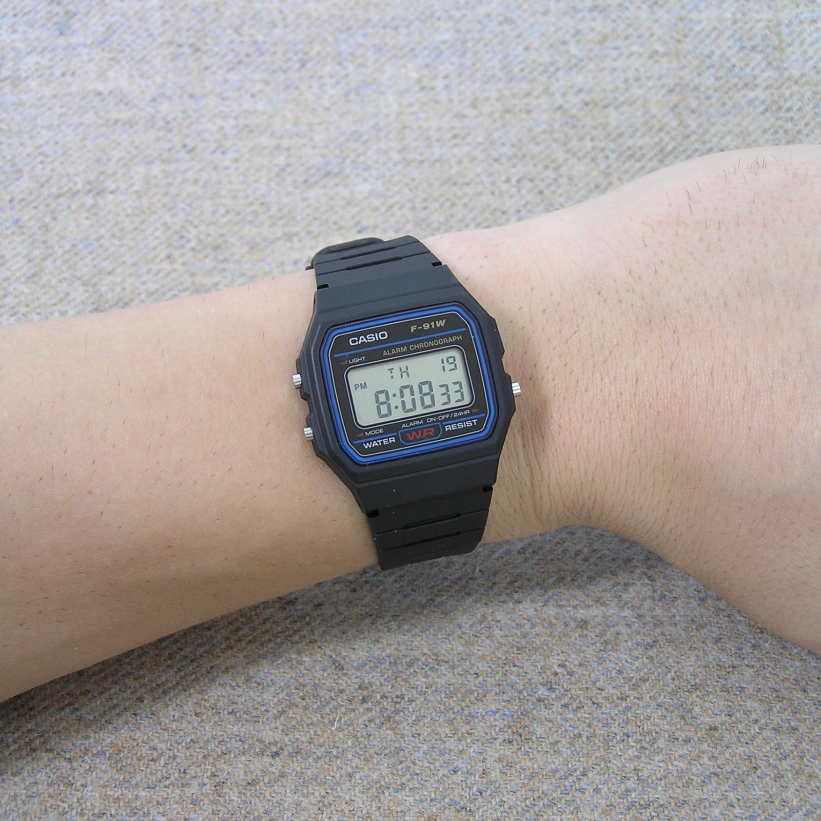UK STOCK CASIO F-91W-1JH Japan Exclusive Digital Watch Classic Imported Model