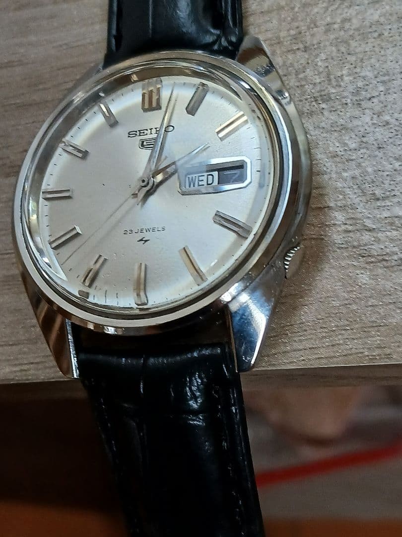 Seiko 5 Wristwatch 23 Jewels Silver Dial Black Leather Band Analog Working Men