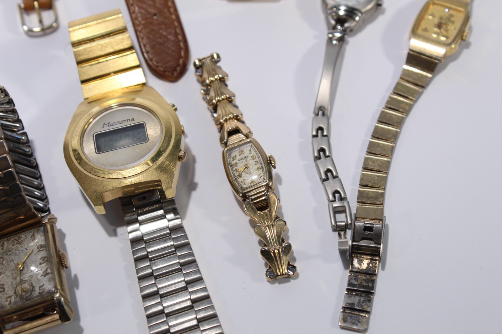 Lot of 19 Watches AS-IS / NOT TESTED. Various Brands See Pics!!!