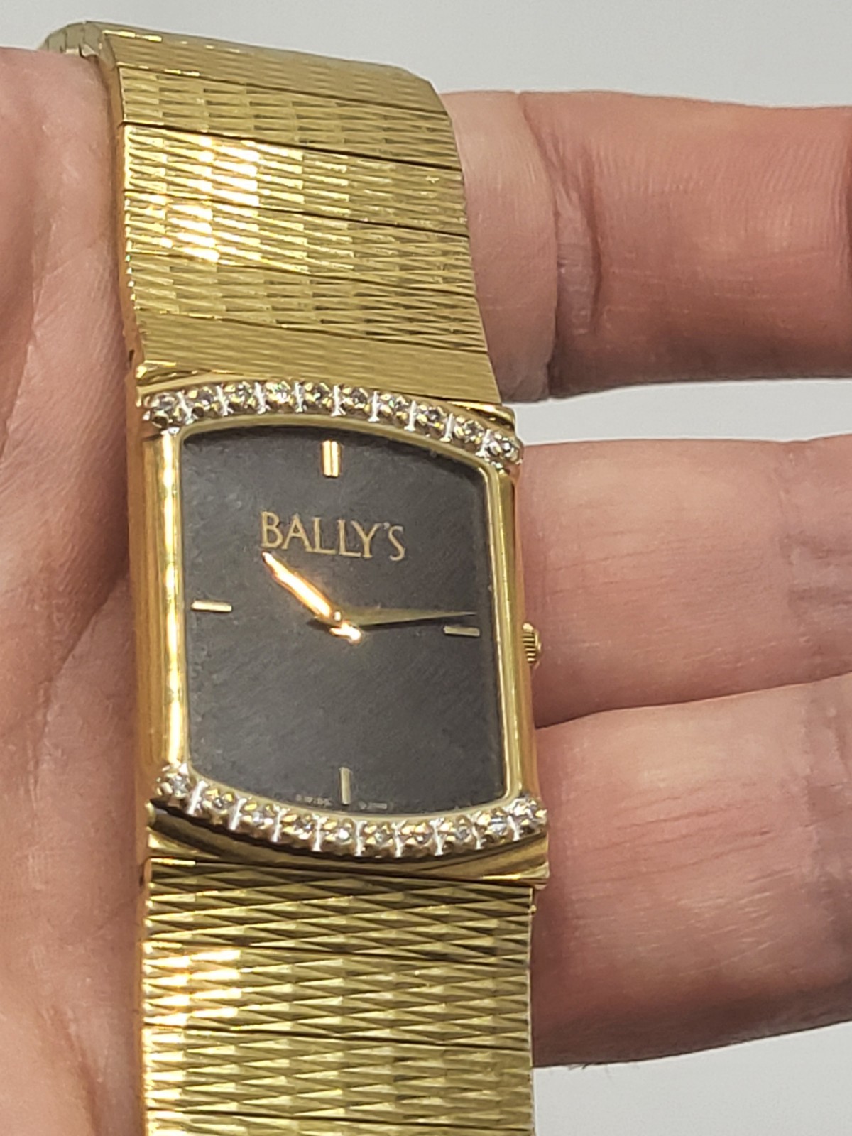 [N. MINT] Vintage BALLY’S LAS VEGAS by BULOVA Swiss Unisex DIAMONDS Watch