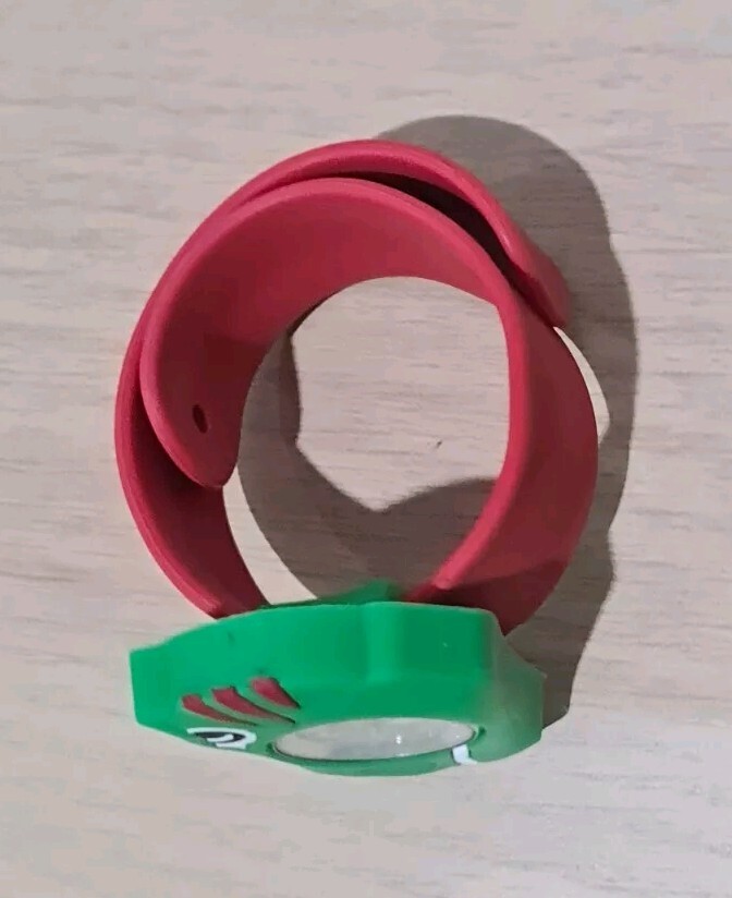 Dinosaur Themed Anisnap Wristwatch Green & Red Slap On Band Snap Band
