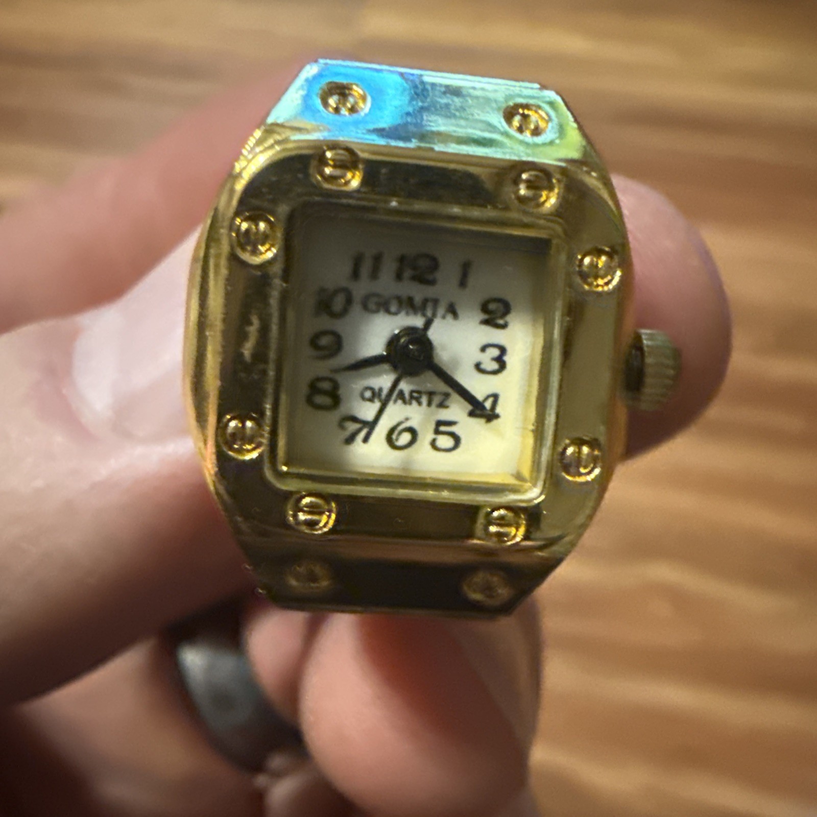 Gomia Yellow (Square Face) Ring Watch Needs Batteries