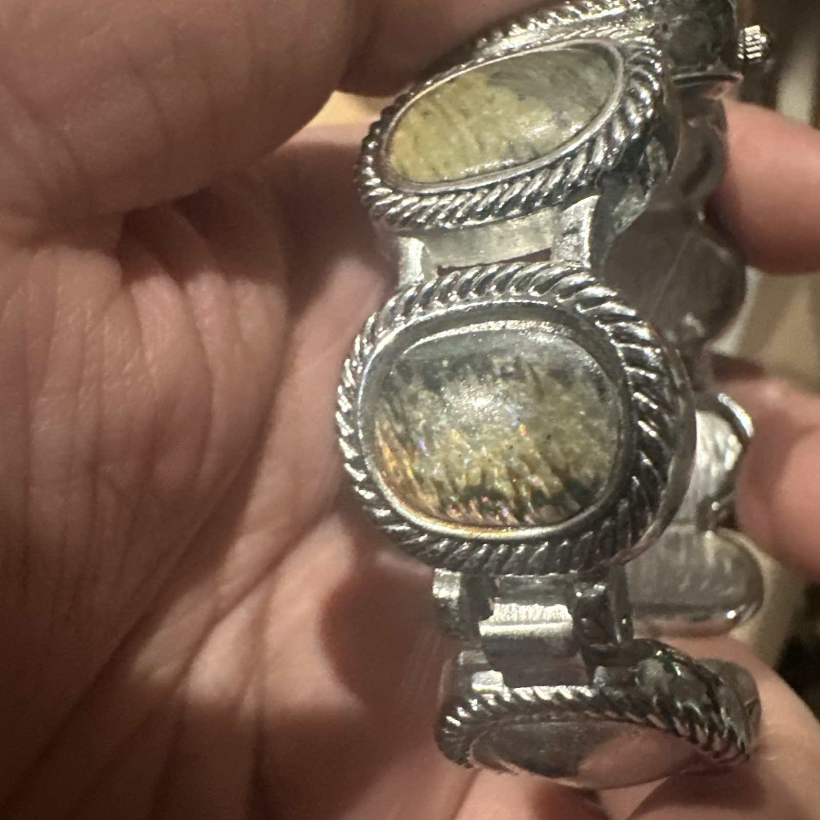Vivani Ladies Fashion Gem Quartz Watch 25mm Round Silver Tone Bracelet Band Runs