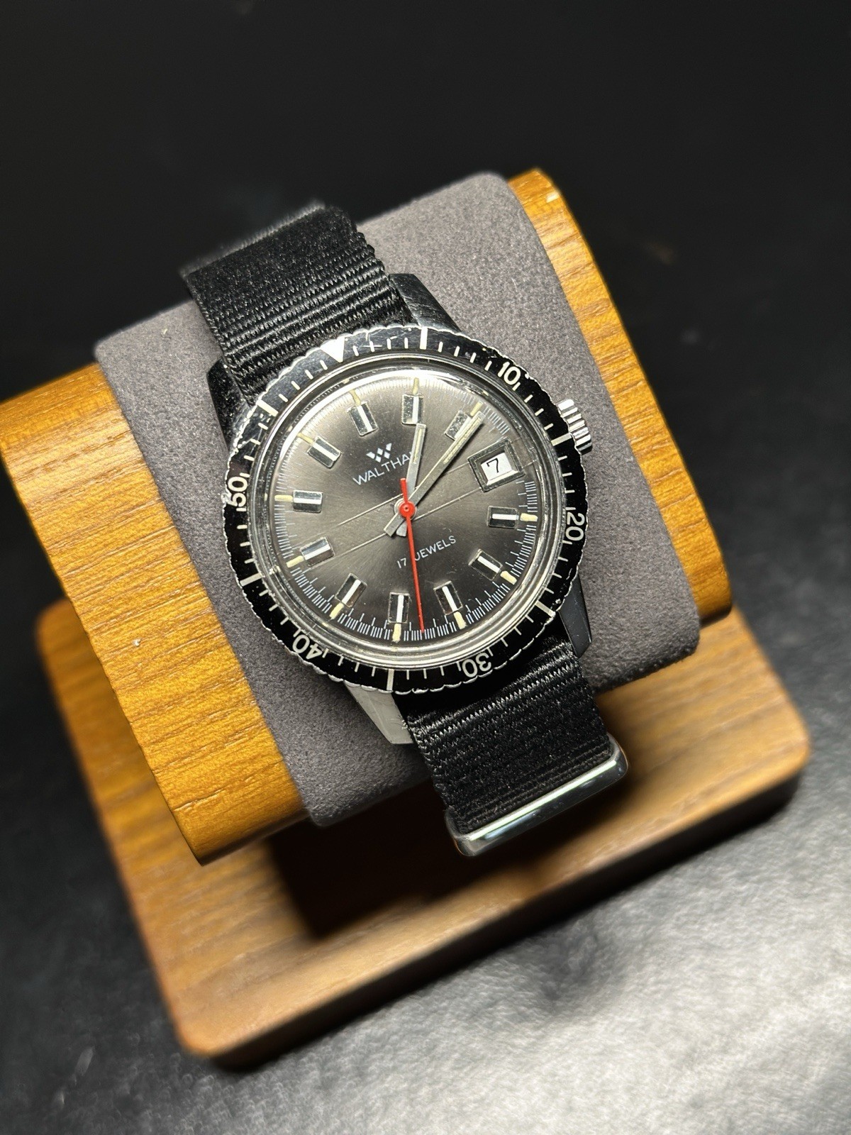 Vintage Swiss Made WALTHAM 17 Jewels Skin Diver Style Watch Mechanical Running