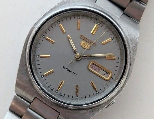 SEIKO 5 AUTOMATIC 7009 3130 Seiko 5 Automatic Gray Dial Gold Index Day Date